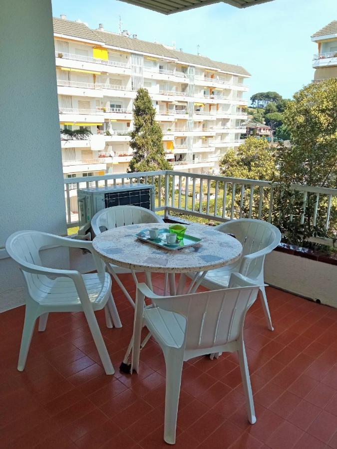 Apartamento Alessia Garden โยเรตเดมาร์ ภายนอก รูปภาพ
